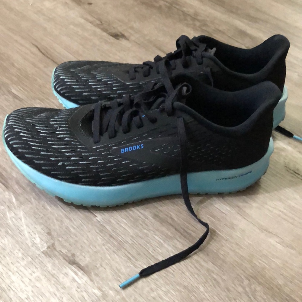 Brooks tempo running shoe